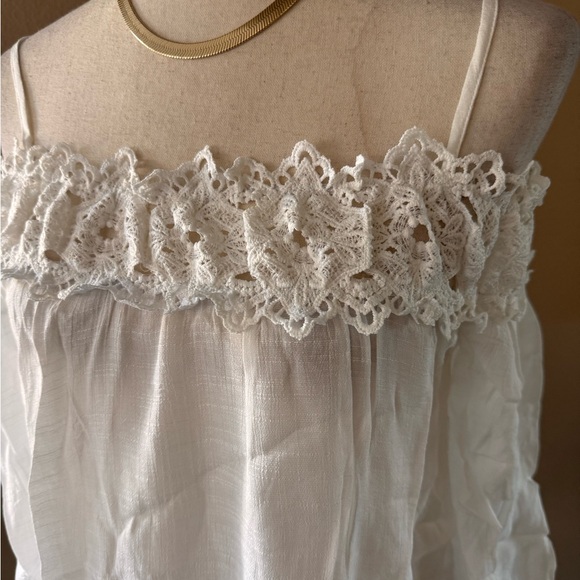 Gorgeous crochet off the shoulder flowy top - Picture 4 of 4